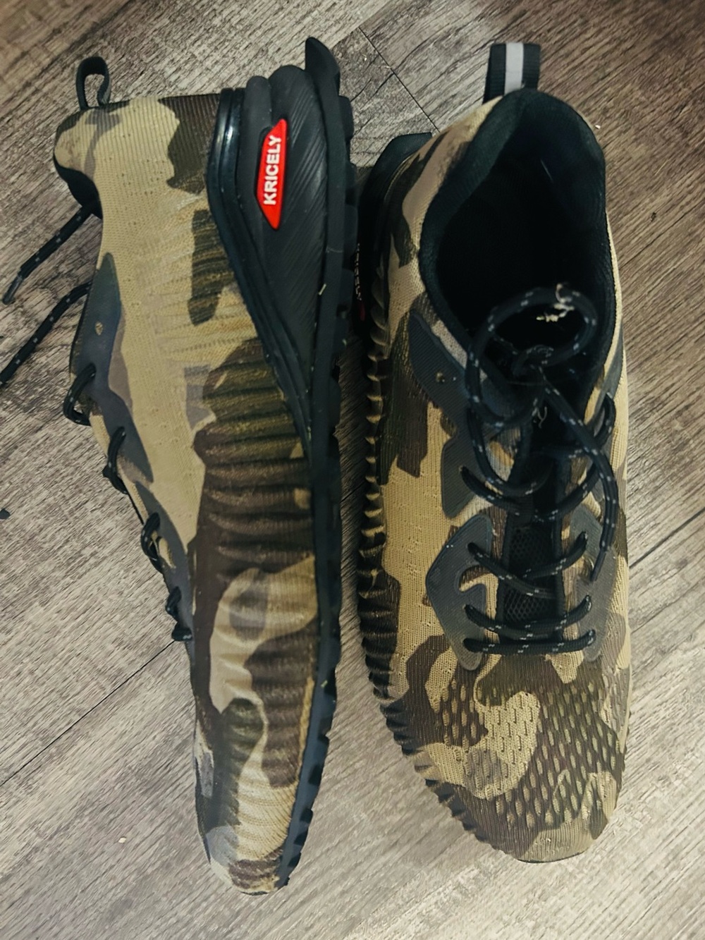Krisely men’s trail running shoes. Like new condition. Camo  size